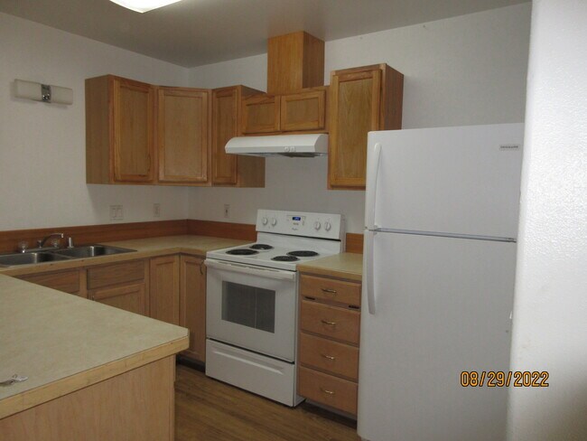 kitchen range, fridge - 12903 E Sprague Ave