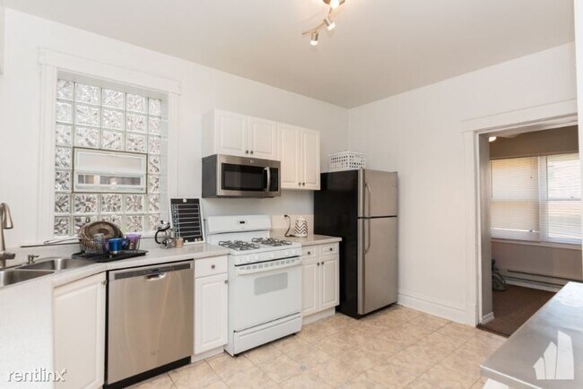 Foto del edificio - 3707 N Racine Ave