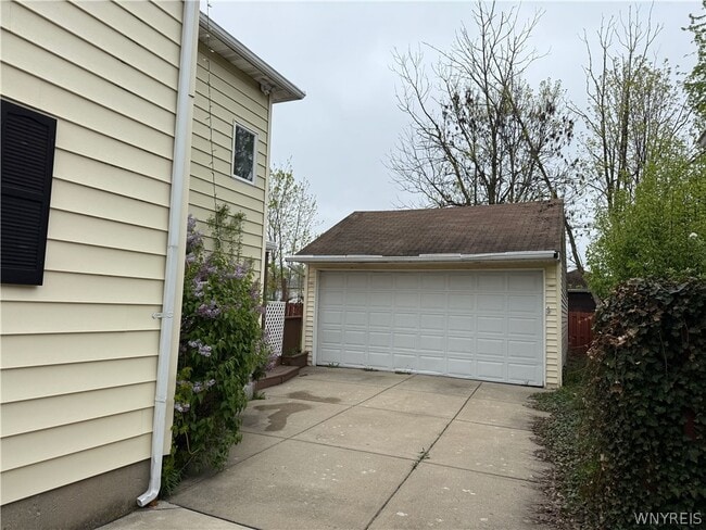 Foto del edificio - 437 Springville Ave