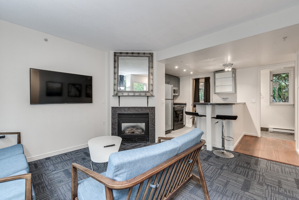 Primary Photo - 887 Helmcken St