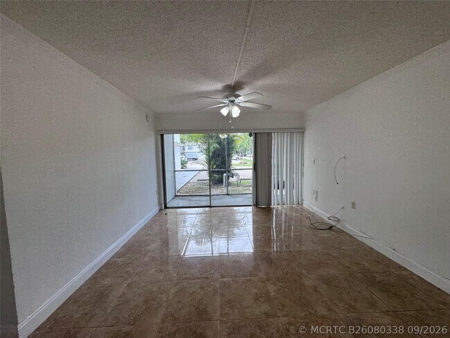 Foto del edificio - 4205 N University Dr