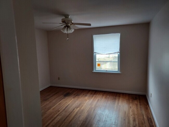 Building Photo - 1111 Salem Avenue, Unit B