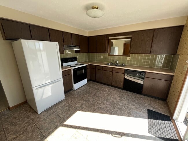 Building Photo - 1171 Yuma Cir NE