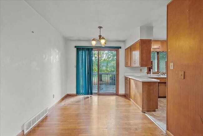 Foto del edificio - 4 Bedroom 2 Bath House in Cedar Falls walking distance to uni campus