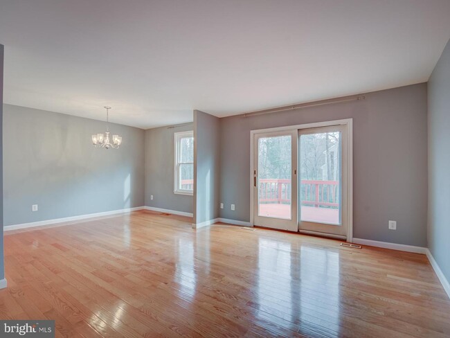 Building Photo - 8203 Stationhouse Ct