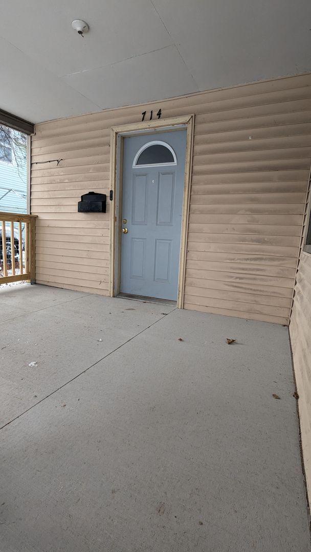 Building Photo - 3 bedroom/2 bath home