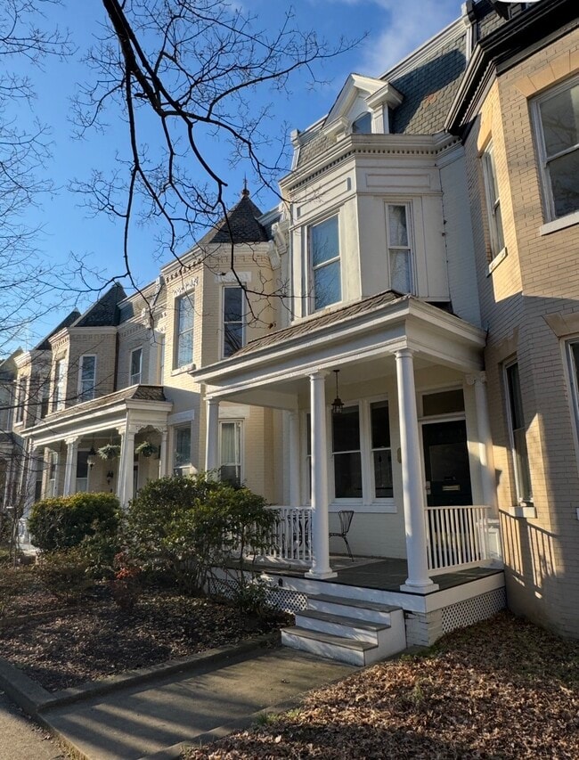 Front Entry - 1843 W Grace St