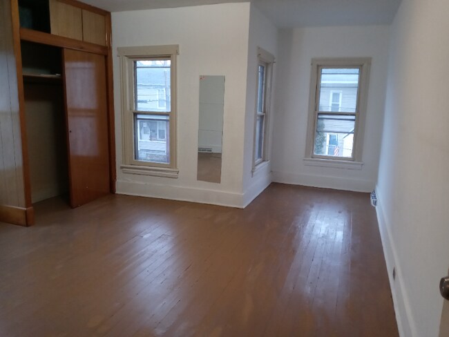 Foto del edificio - 99 Barron Ave