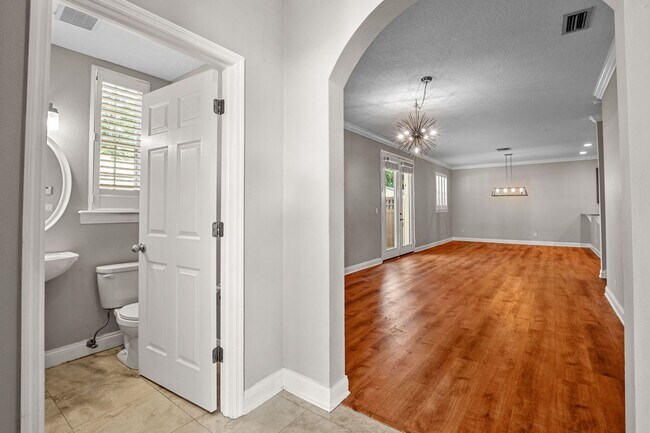 Foto del edificio - Mediterranean style 3 Bed, 2 Bath, Townhom...