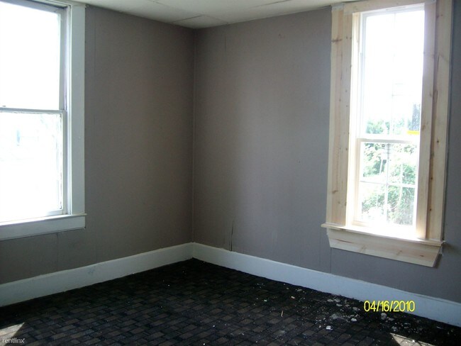 Building Photo - 3 br, 1 bath House - 1117 W Division St