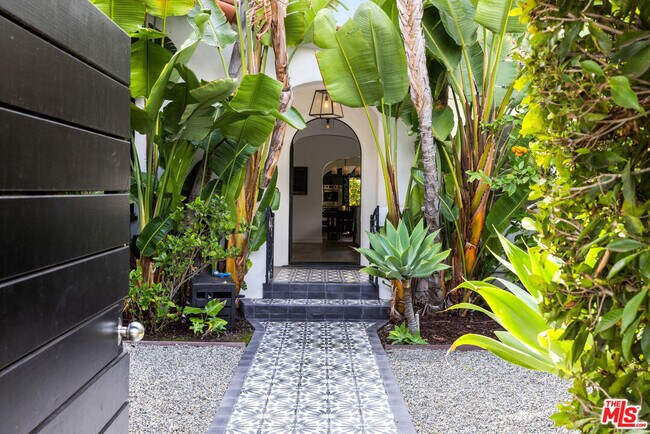 Foto del edificio - 745 Laurel Ave