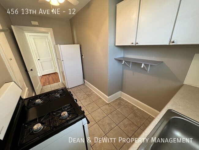 Foto del edificio - 456 13th Ave NE
