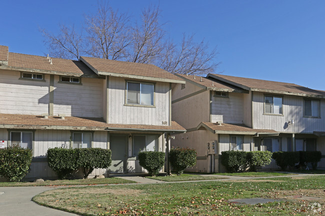 Building Photo - Peppertree Apartments