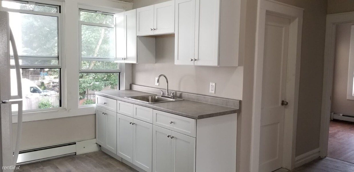 3 br, 1 bath - 186 Eastern Pkwy 1R - 3 br, 1 bath  - 186 Eastern Pkwy 1R
