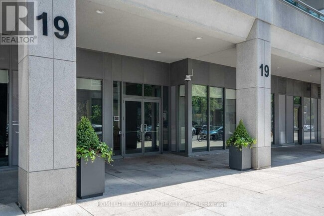 Building Photo - 19 Grand Trunk Crescent