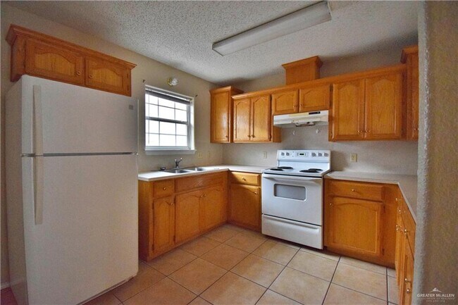 Building Photo - 1607 W Portales Dr