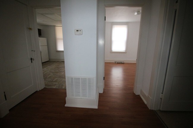 Building Photo - 804 Roberts St