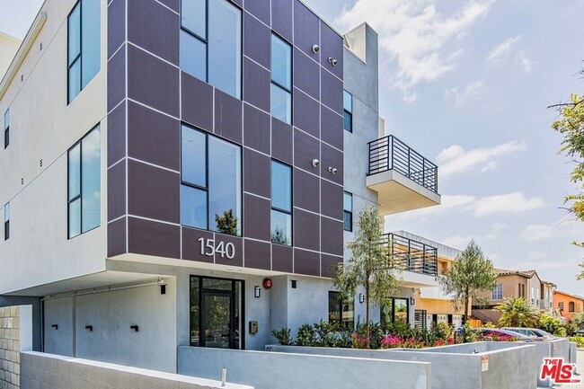 Photo - 1540 S Hayworth Avenue Unit 202 Apartment