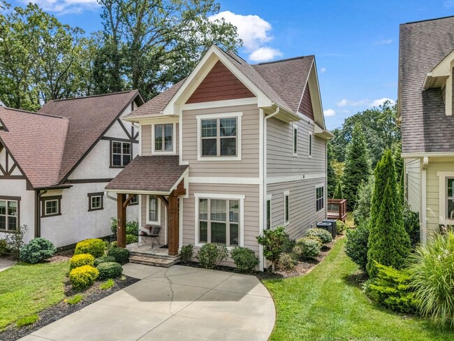 Building Photo - 19 Tudor Way Building Photo - 19 Tudor Way