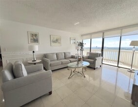 Building Photo - 1000 W Island Blvd