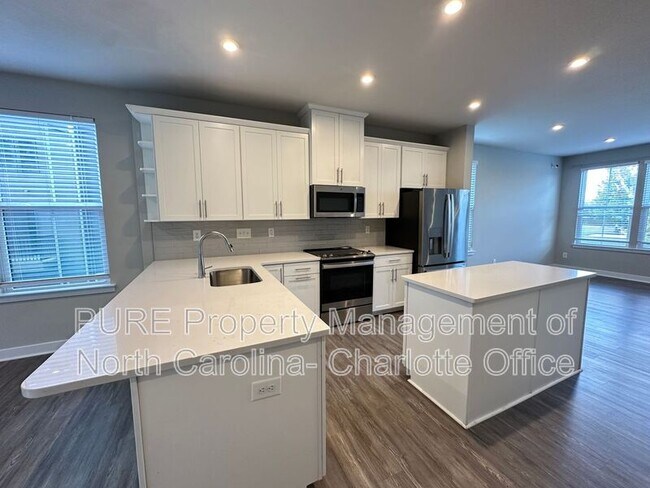 Building Photo - 3647 Tryclan Dr