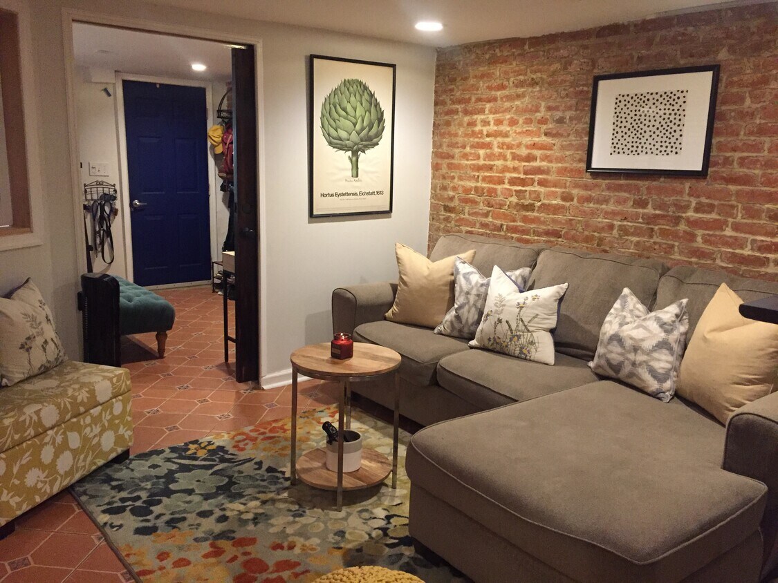 Foto principal - 1012 Park Rd NW