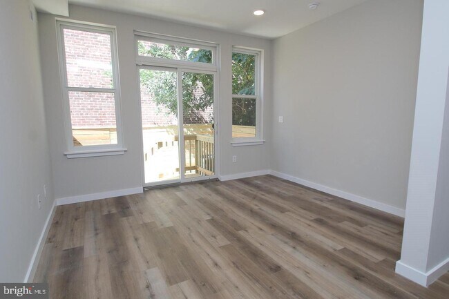 Building Photo - 1266 S 27th St