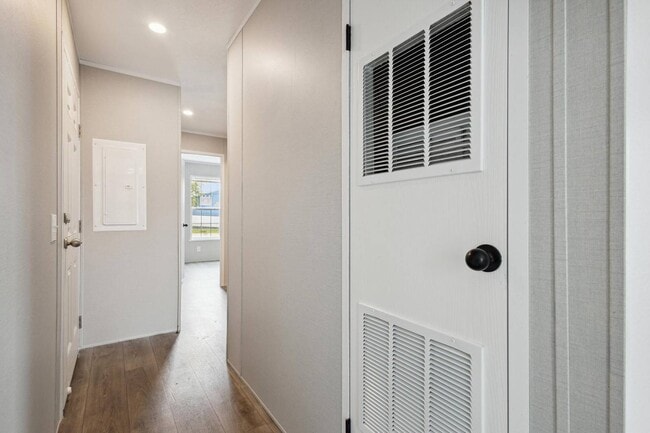 Building Photo - 5 Cozy Dr