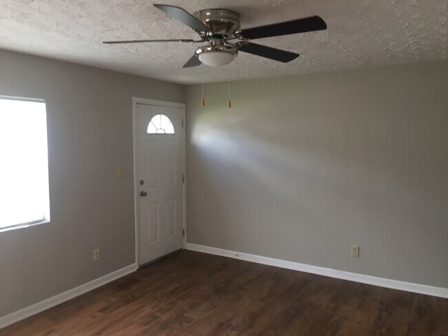 living room - 1206 N Goodlet Ave