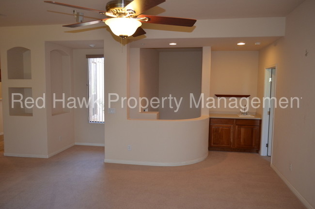 Building Photo - 7445 E Eagle Crest Dr