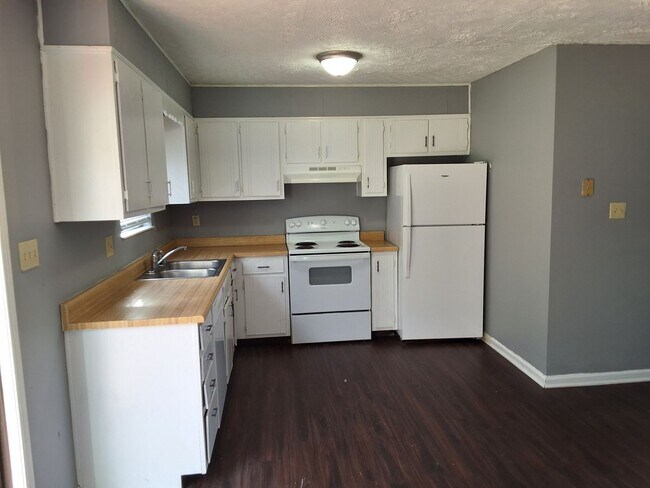 Foto del edificio - 1221 Clear Ridge Ln