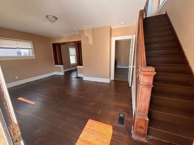 Building Photo - 1615 Mayo Ave