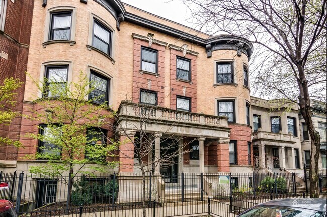 Building Photo - 4632 N Kenmore Ave