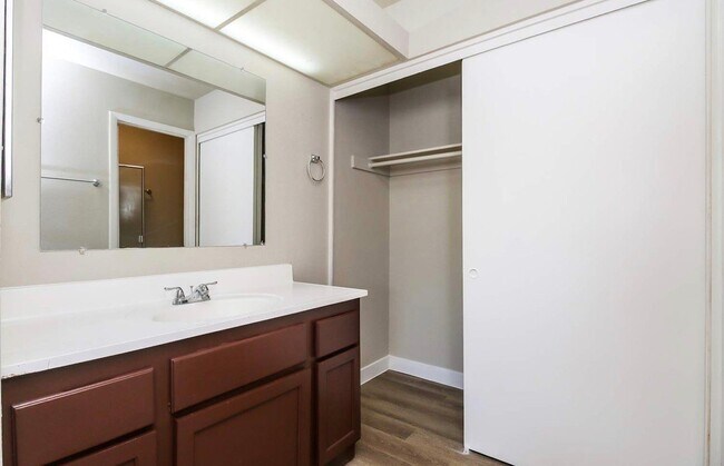 Foto del edificio - 6625 S 44th St
