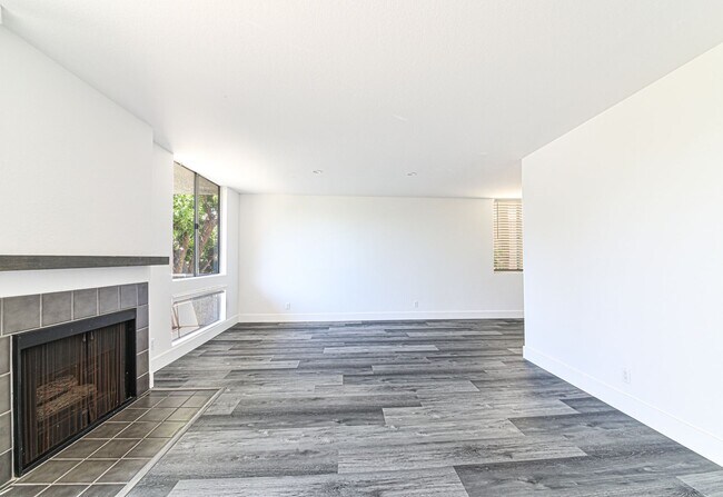 Foto del edificio - 1751 S Bentley Ave