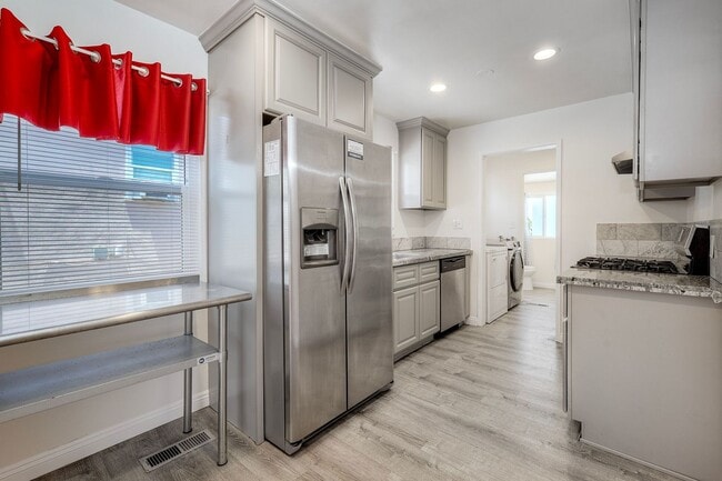 Building Photo - La Mesa Living at Its Best – Spacious Home w/Solar!