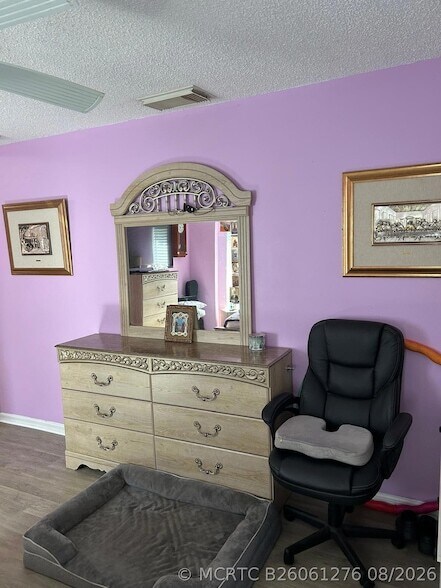 Foto del edificio - 102 SW Glenwood Dr