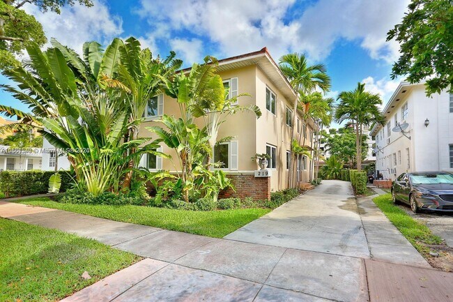 Building Photo - 219 Menores Ave
