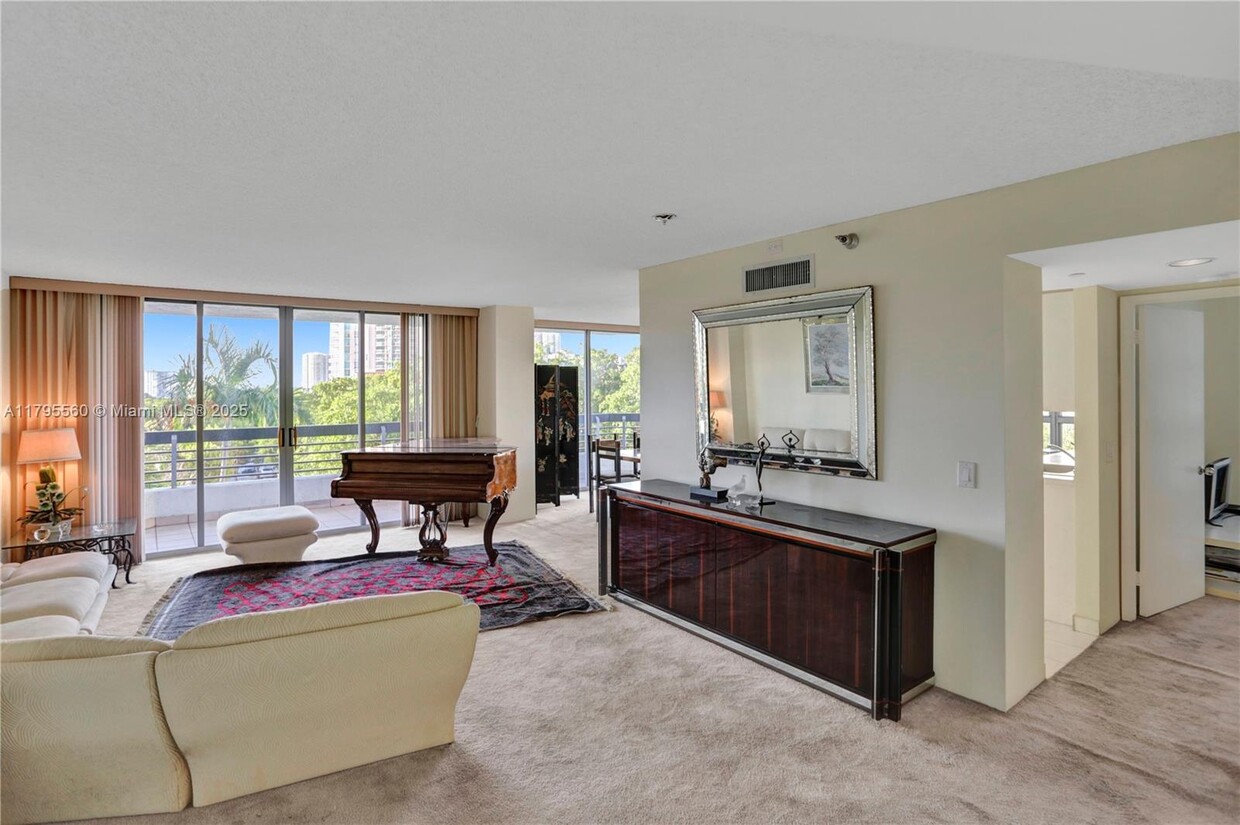 Foto principal - 3400 NE 192 St