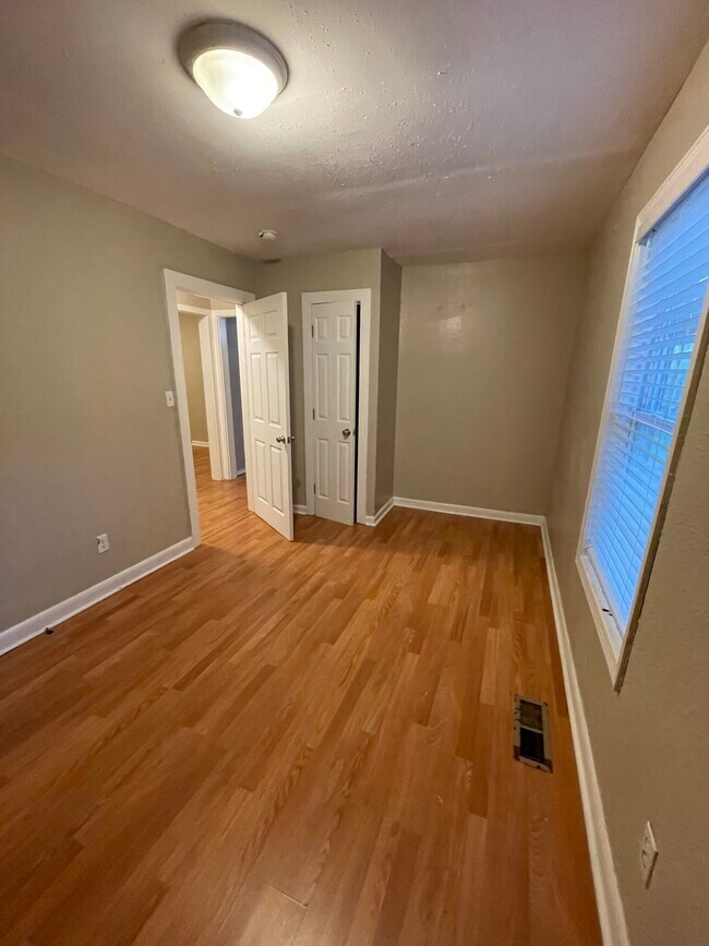 Building Photo - 510 Booker St