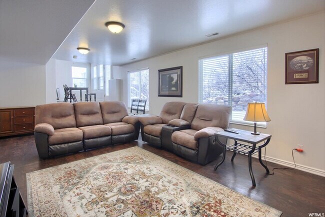 Building Photo - 432 Simoron Dr