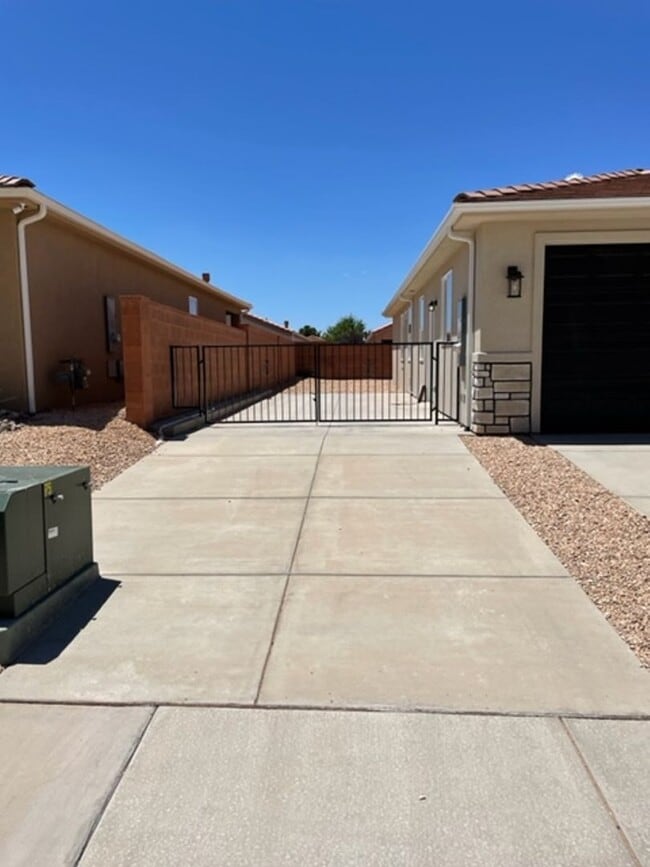 Building Photo - 2446 S 630 W