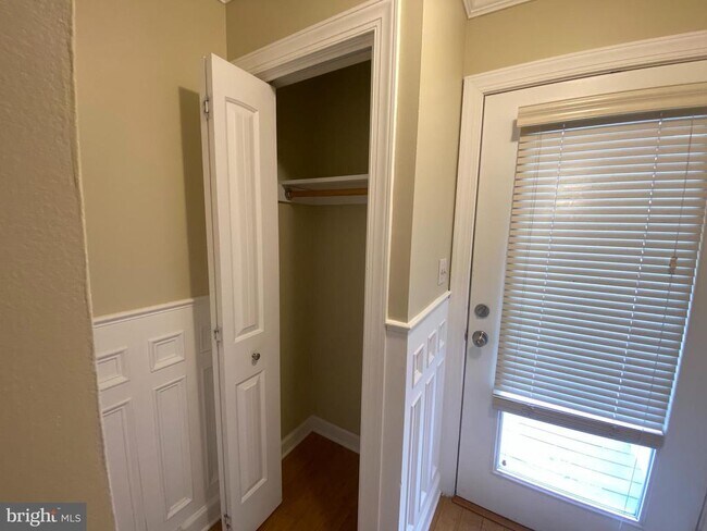 Foto del edificio - 99 Chatham Ct