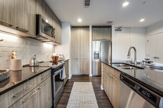 Building Photo - 3798 Greenbriar Dr