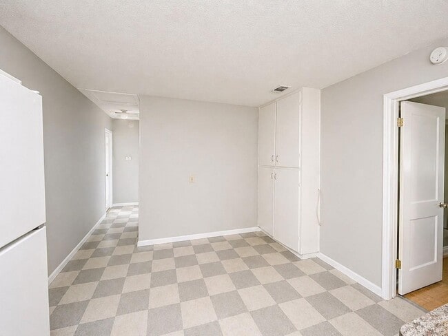 Building Photo - 5400 Harmon Ave