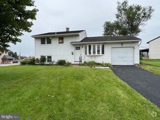Building Photo - 2945 Windsor Dr