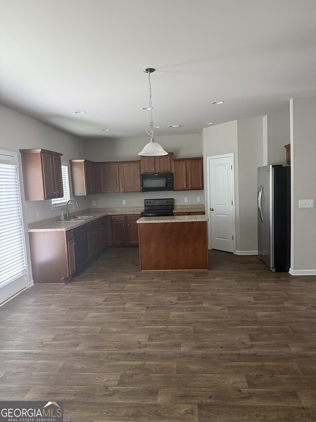 Building Photo - 131 Finley Dr