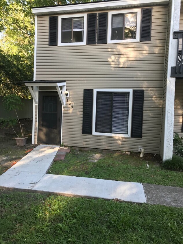 Foto principal - Adorable Townhome