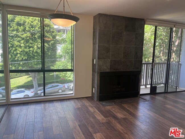 Foto del edificio - 1134 Alta Loma Rd