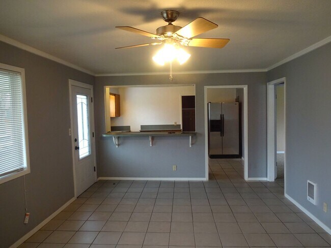 Foto del edificio - Coming Soon - Cute & Convenient Springfield Home.